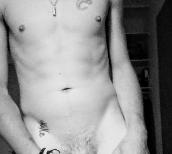 Jeune homme gourmand pr uro